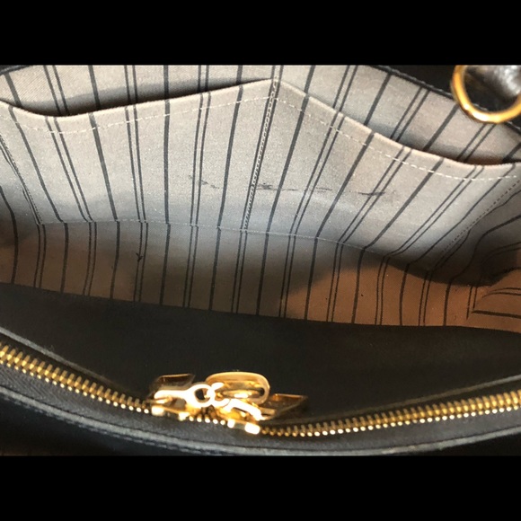 Louis Vuitton Empreinte Montaigne MM  SOLD - Picture 3 of 8